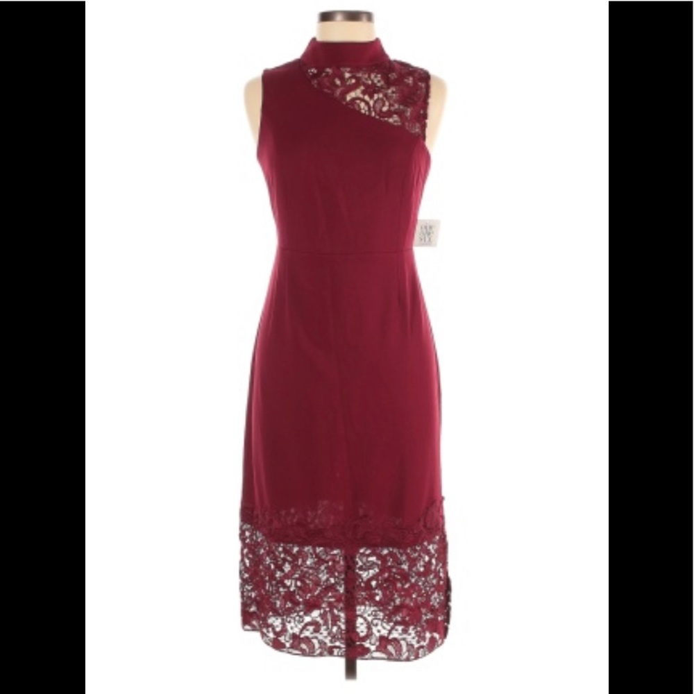 NWOT Pretty Casual Dress w Lace detail Sz Small